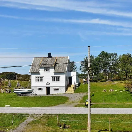 Holiday * Hustad